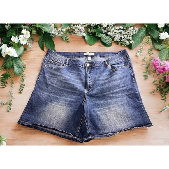 Women's Plus Size Cato Jean Shorts Sz 22W Dark Blue Wash Stretch 8" Inseam - Picture 1 of 5